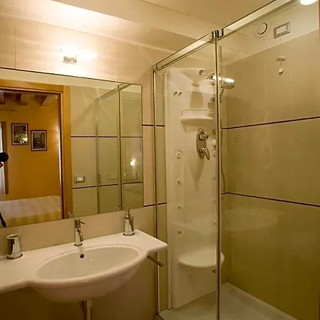 לינה וארוחת בוקר San Cassiano Jacuzzi