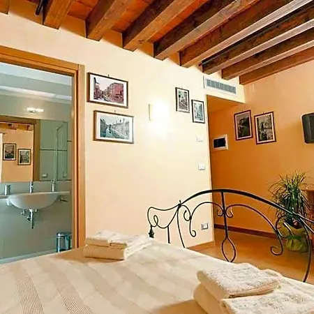 San Cassiano Jacuzzi Alojamento de Acomodação e Pequeno-almoço Veneza